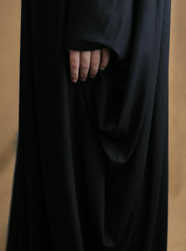 Haljina sa asimetričnim rukavima