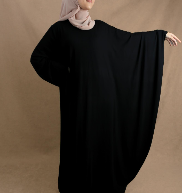 Haljina sa asimetričnim rukavima