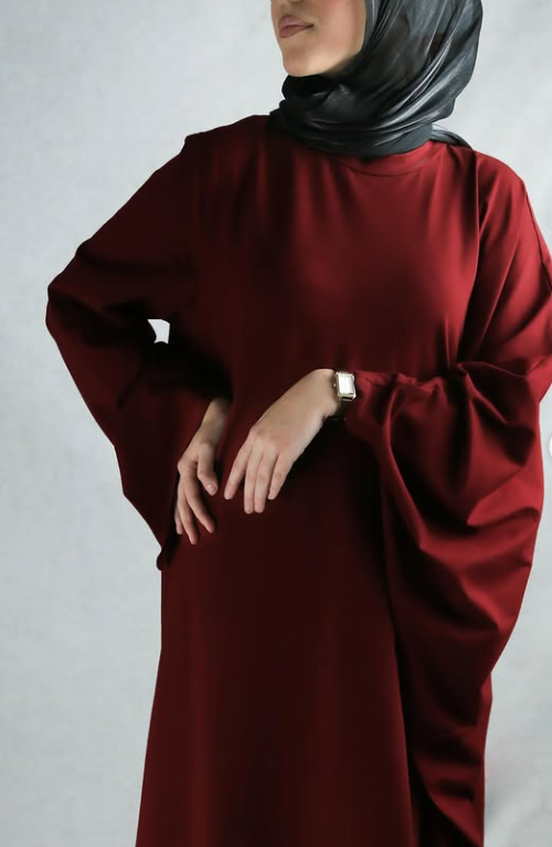 Haljina sa asimetričnim rukavima